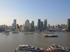 东方滨江大酒店花园处眺望黄浦江-上海国际会议中心东方滨江大酒店