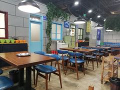 大堂-超越炭火牛蛙火锅鸡(河东店)