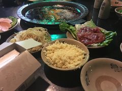 -茅草房·河畔园林火锅
