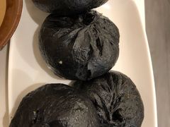 黑猪肉黑金包-李与白包子铺(桐梓林店)