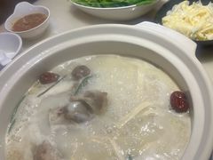 招牌筒骨砂锅-小骨煲金华砂锅(转塘金街美地店)
