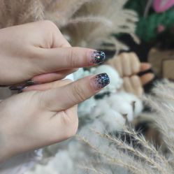 -花岐款式专研健康美甲沙龙