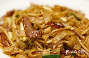 Dry-Braised Beef with Rice Noodles