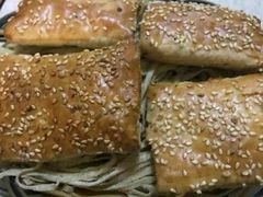 -洞庭洲·防空洞火锅·烧烤·铜锅涮肉(新百广场店)