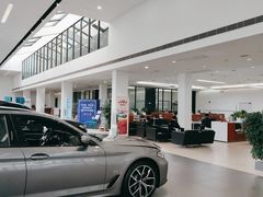 -上海宝信宝马4S店