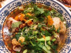 -爆炸头阿姨小四川正宗川味小吃(无任何分店)
