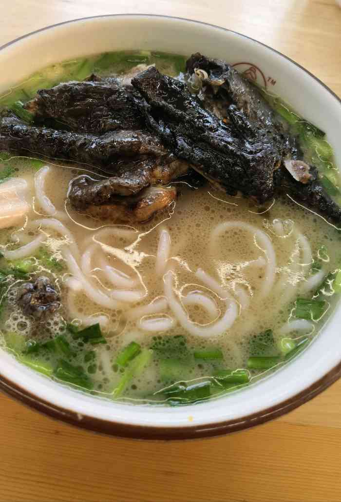 子宸什夹婆·乌鸡米线(总店)-"出地铁口就是他家店,太好找了.中午1点.