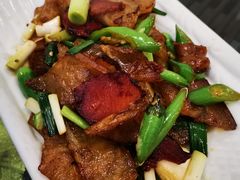 苕粉土豆粑炒腊肉-山间农家