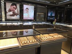 -六福珠寶(银泰百货大红门店)