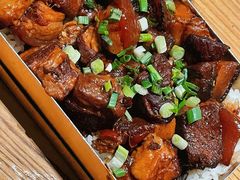 精炖猪五花浇饭-有肉食·虎九闽菜(798艺术区店)