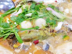 -丹水桥地锅鱼·翘嘴鲌·地方特色全鱼宴(丹江口大坝店)