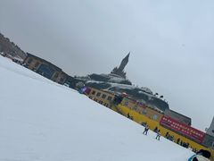 -采薇庄园四季滑雪场