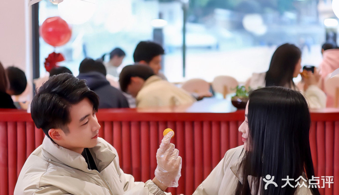 全国第一家店！享受美食 情定华莱士