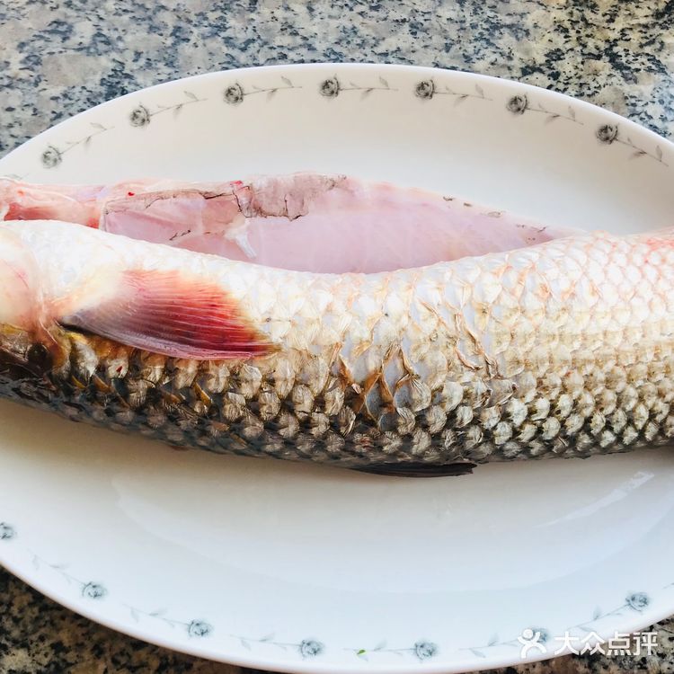 鲜美的梭鱼炖豆腐