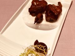 脆皮乳鸽-荣轩(新荣记环球金融中心店)