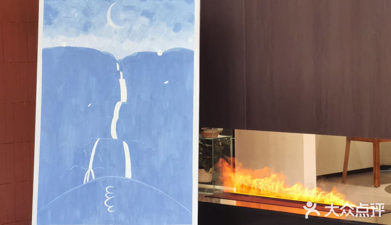 我非常喜欢二十集无界餐厅的免费生日布置服务。首先