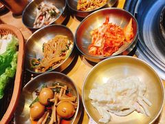 十道正宗韩国小菜-金顺韩式烤肉·网红烤肉店(广利路店)