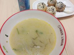 -小杨生煎(金山百联购物中心3楼店)