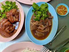 -Kha Mu Charoensang(Silom)