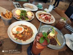 -ROAST coffee & eatery