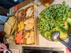 -尚尚仙·酸汤猪手·猪肚鸡火锅(华联万柳购物中心店)