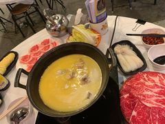 -鲜入围煮花胶鸡海鲜火锅
