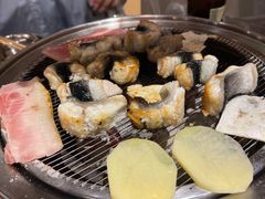 -围炉肉舍•炭烤活鳗•丹东海鲜烤肉(步行街店)