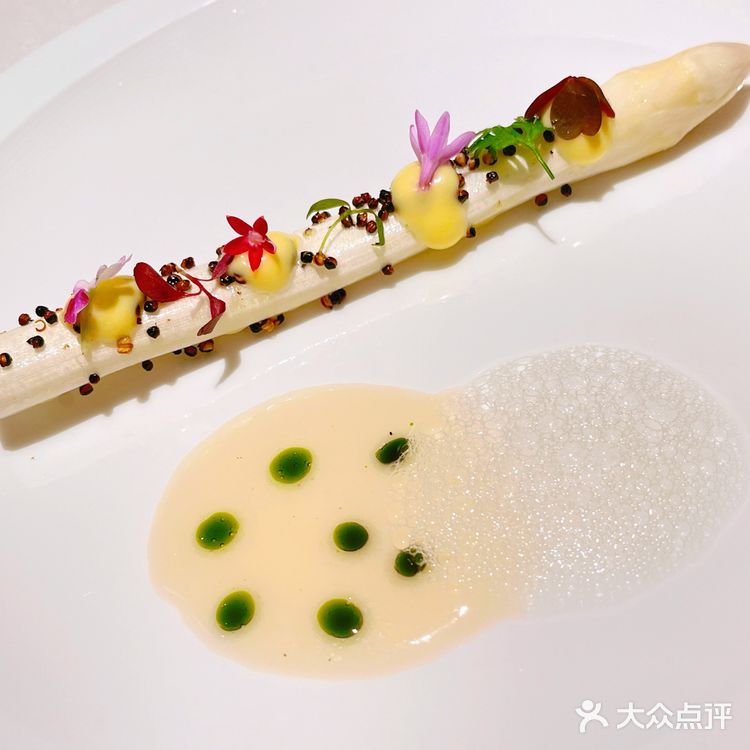红色牛油果 广州新晋艺术法餐 很固执的钻研 只为呈现出最好的