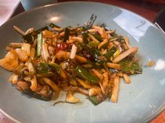 -魏铭鱼头捞饭(晋阳路店)