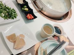 -洪氏嗨捞·猪肚鸡火锅(阳光天地店)