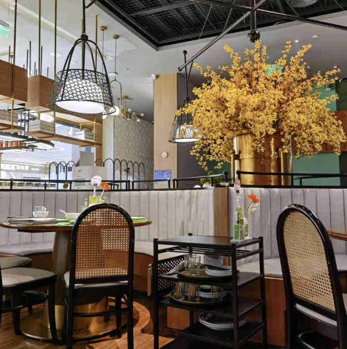 汤城小厨(金源店)-"饭店的环境不错,不是很暗.服务也说得过去.