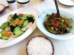 农家小炒肉-鑫巴蜀小镇 · 水煮鱼专研店(玉桥店)