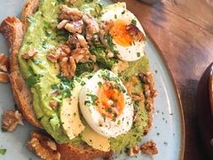 牛油果煮蛋吐司-RAC BAR(安福路店)