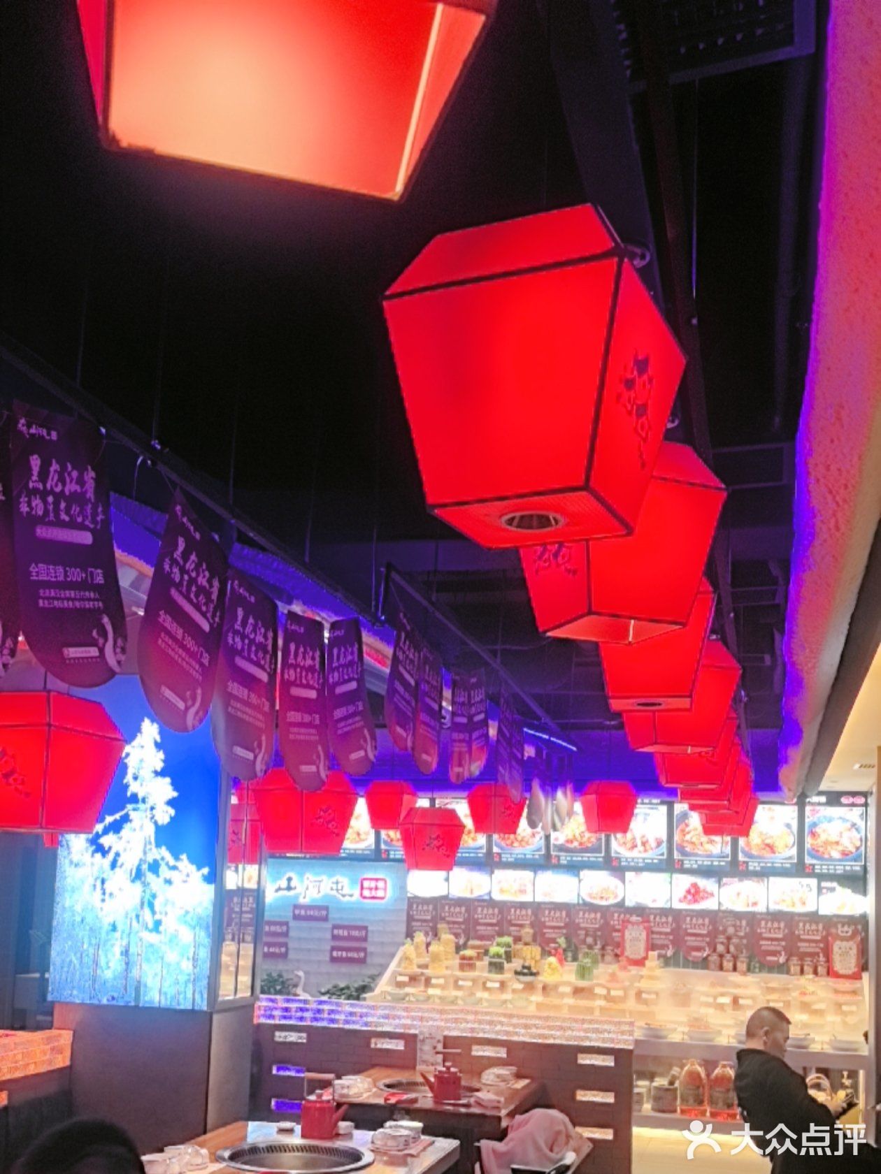 一进店，东北那热乎劲儿扑面而来。点的招牌排骨锅