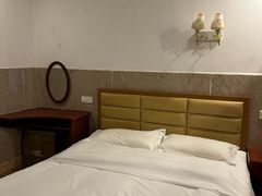 -昆季酒店(深圳坂田五和地铁站店)