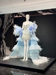 点击看大图 -Renee芮亦婚纱