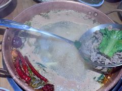 -洱火云南酸菜牛肉火锅(石景山当代商城店)