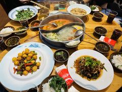 -苗阿哥酸汤牛肉火锅(体育场店)