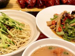 -肥肥虾庄·金牌油焖大虾(汉街SKP店)