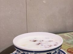 鲜奶莲子桃胶-顺记冰室(宝华路店)