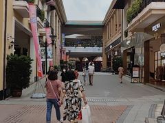 -王府井奥莱临潼小镇(临潼店)