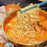 昆明探店｜泰国街边橙色房子里吃泰式大排档