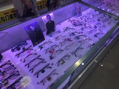-提一眼镜·蔡司·依视路(小寨店)