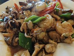 -鑫渔港海鲜本地菜·山海关浑锅(东戴河店)