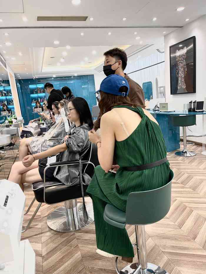 威斯汀酒店卡博沙龙(威斯汀店)-"啊建老师烫发技术一流,每次做完都不