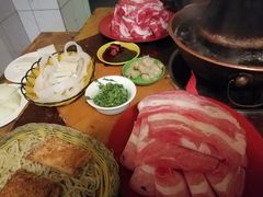 -洞庭洲·防空洞火锅·烧烤·铜锅涮肉(新百广场店)
