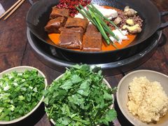 -四小区火锅·巷子里的重庆火锅(花照壁店)