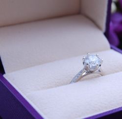 -威德钻石-克拉钻大本营(南京东路店)