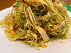 生拌马家沟芹菜-荣鹏风味烀饼总店