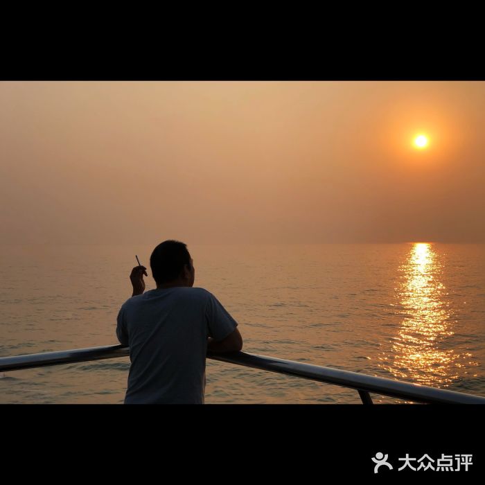 日照灯塔风景区图片